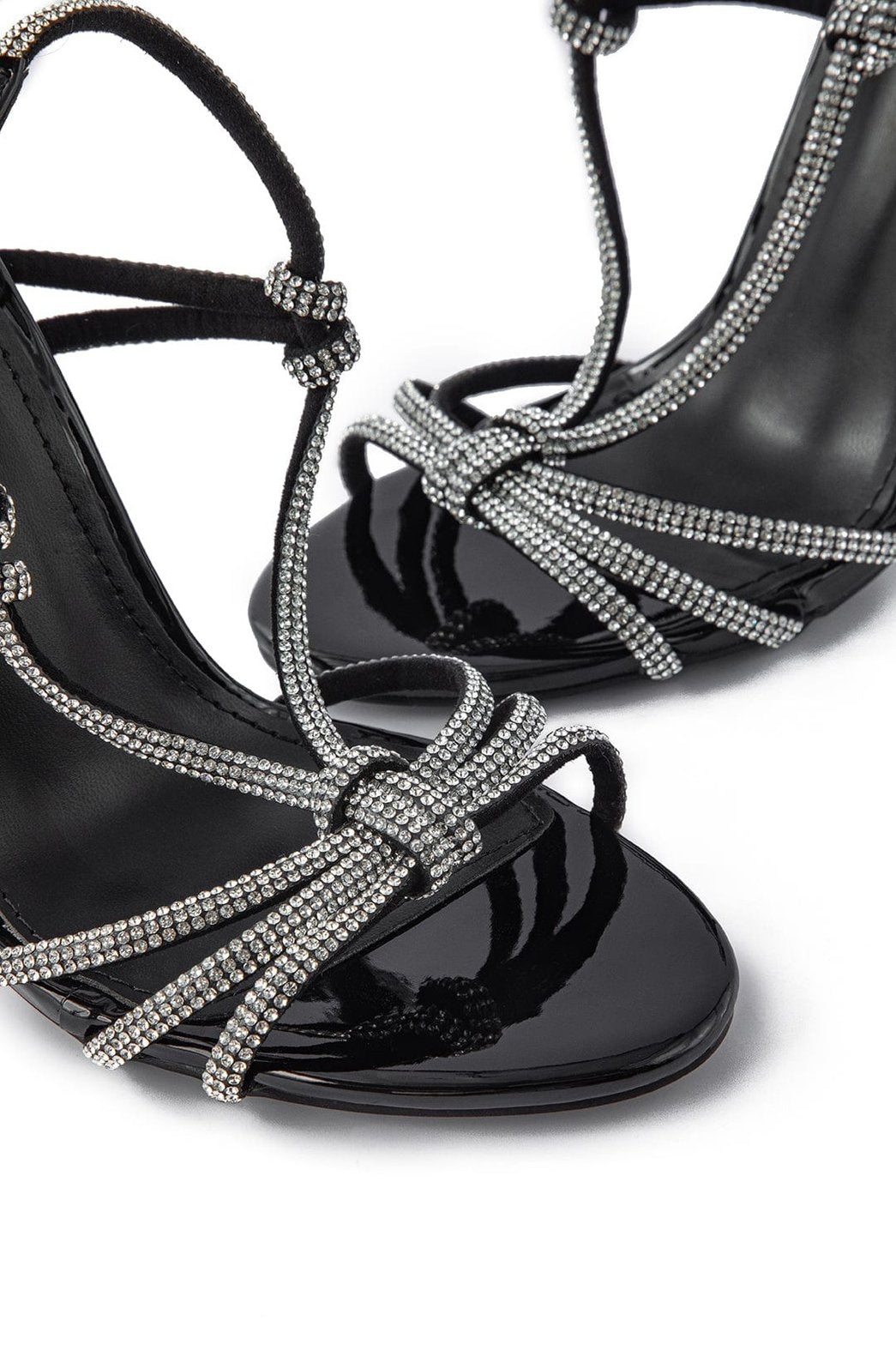 Vue arrière sandale à talon avec bride cheville cristal