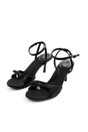Sandales noires élégantes à talons stiletto avec nœud décoratif papillon
