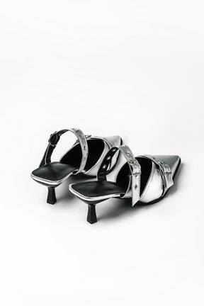 Sandales pointues argentées vue latérale cristal