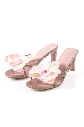 Sandales élégantes à talons carrés rose poudré papillon