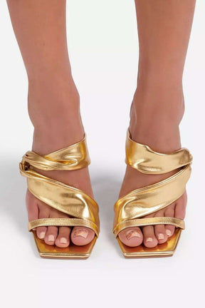 Sandales dorées vue latérale étoile