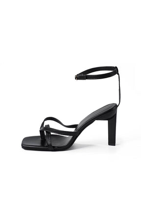 Sandales à brides croisées noires étoile