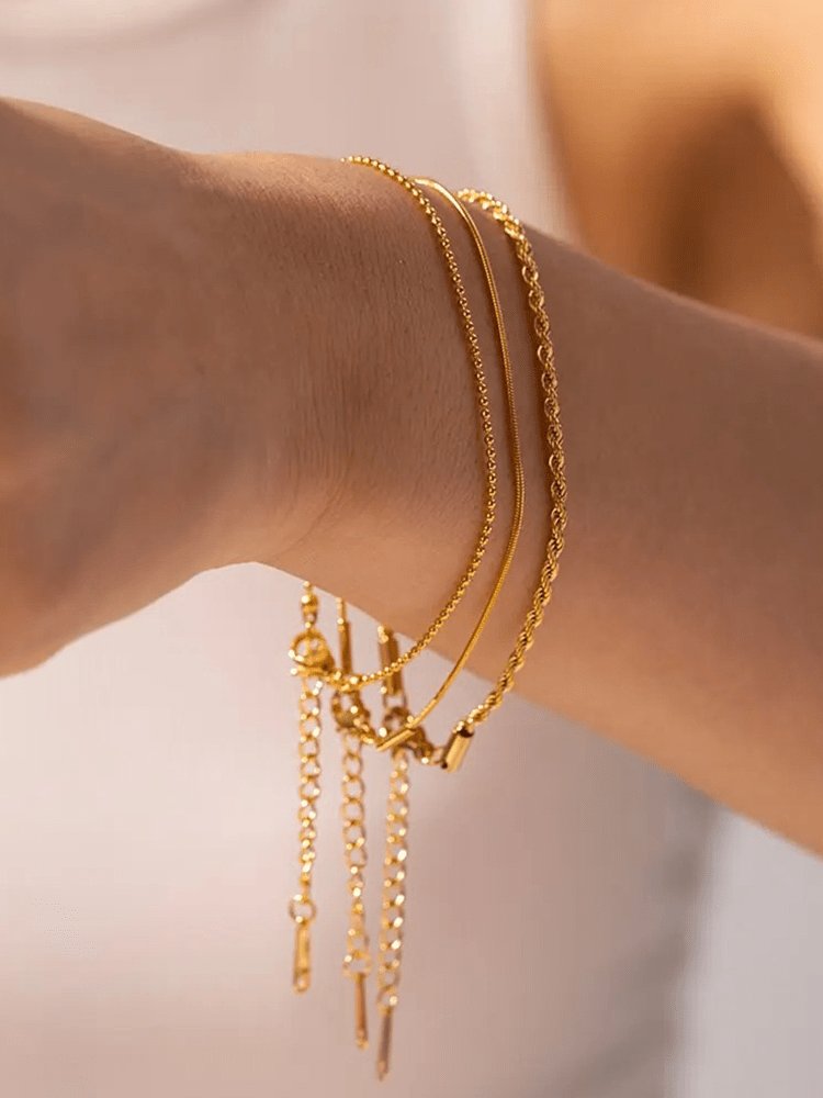 Set de bracelets dorés superposés harmonie