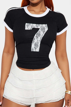 T-shirt noir avec motif dentelle numéro 7 papillon
