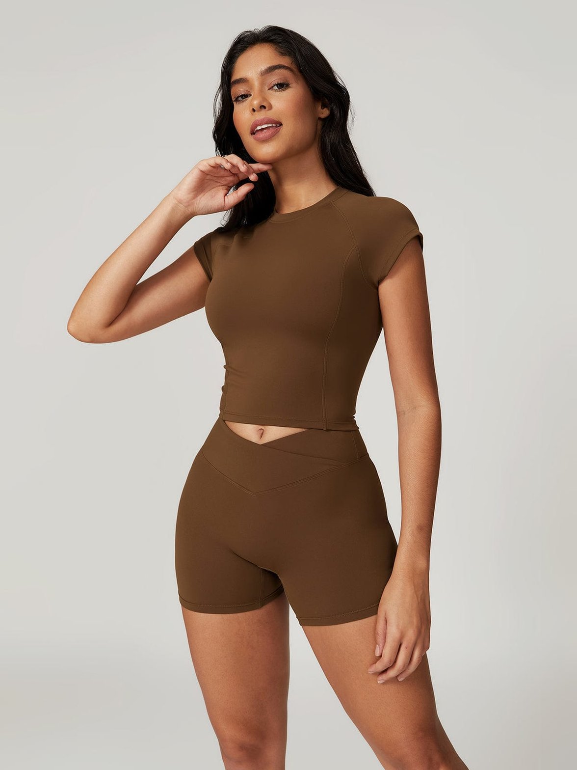 Haut de sport moulant marron élégant soleil