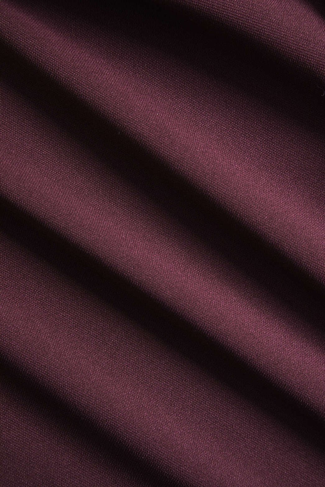 Vue complète ensemble tailleur bordeaux nacre