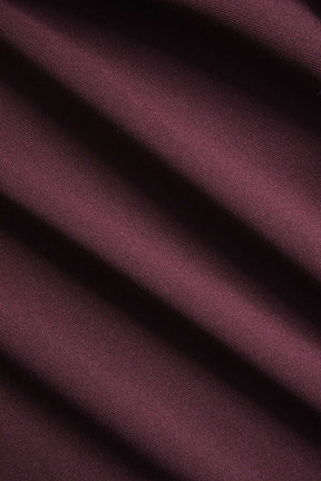 Vue complète ensemble tailleur bordeaux nacre