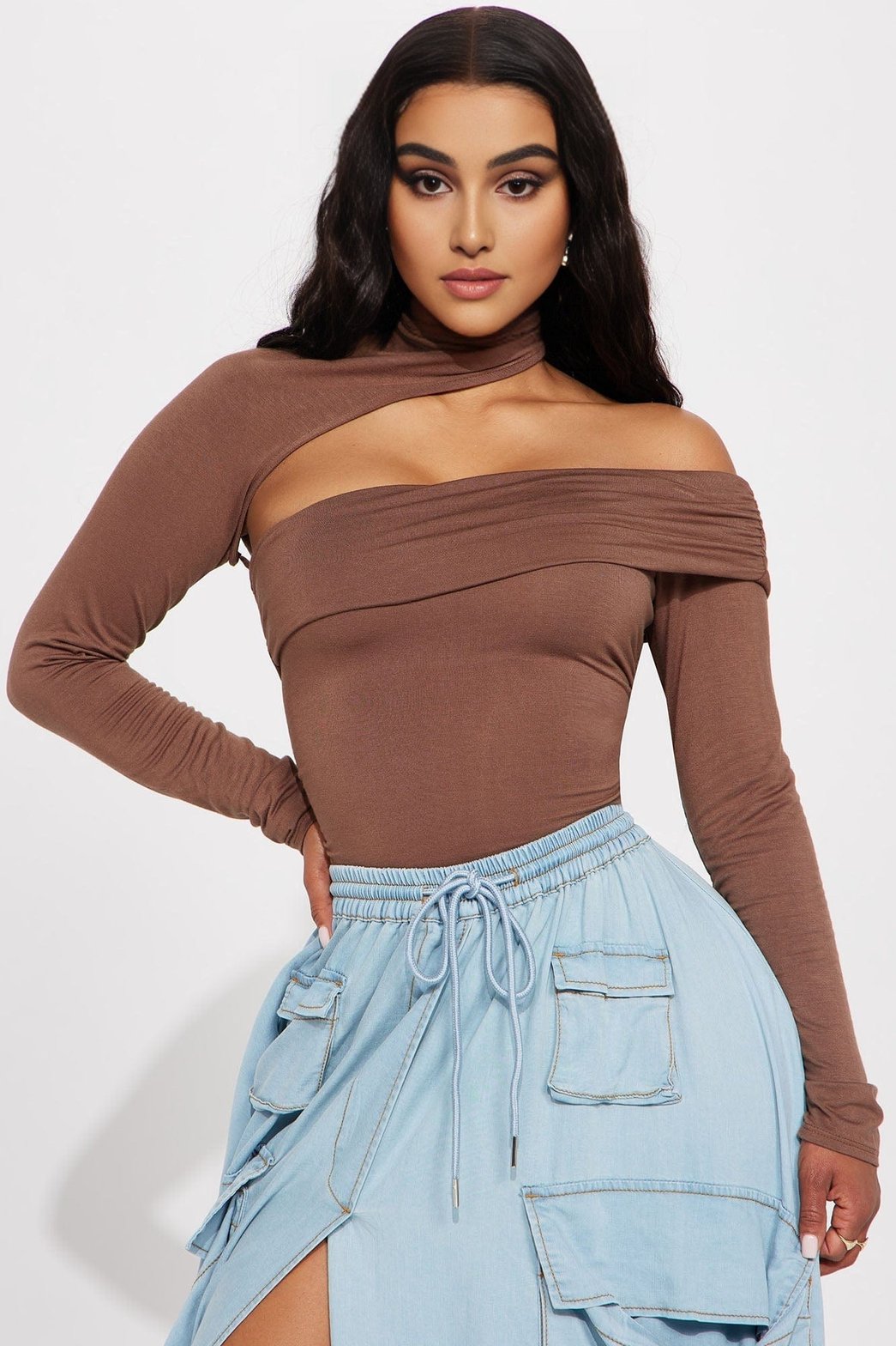 Top asymétrique marron à manches longues style élégant papillon
