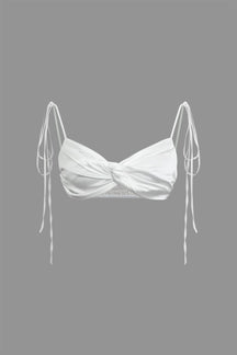 Top bralette porté avec jupe florale sérénité