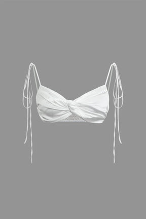 Top bralette porté avec jupe florale sérénité