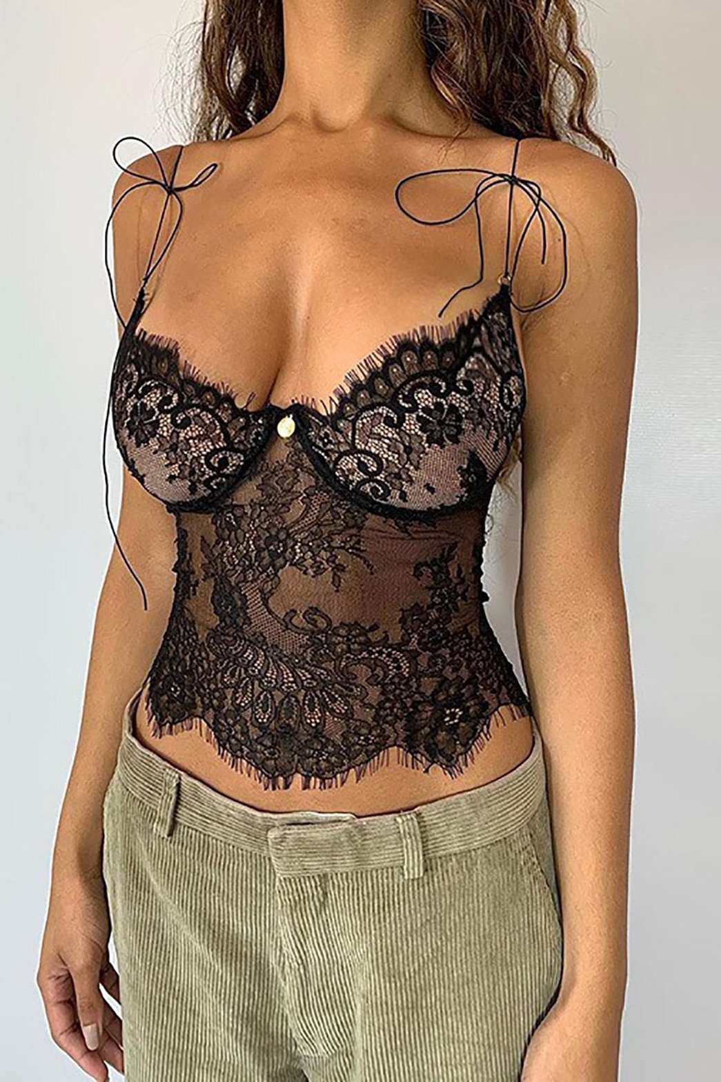 Top dentelle noire glamour étoile