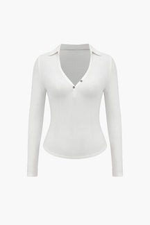 Top blanc col V boutonné ajusté papillon