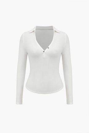 Top blanc col V boutonné ajusté papillon