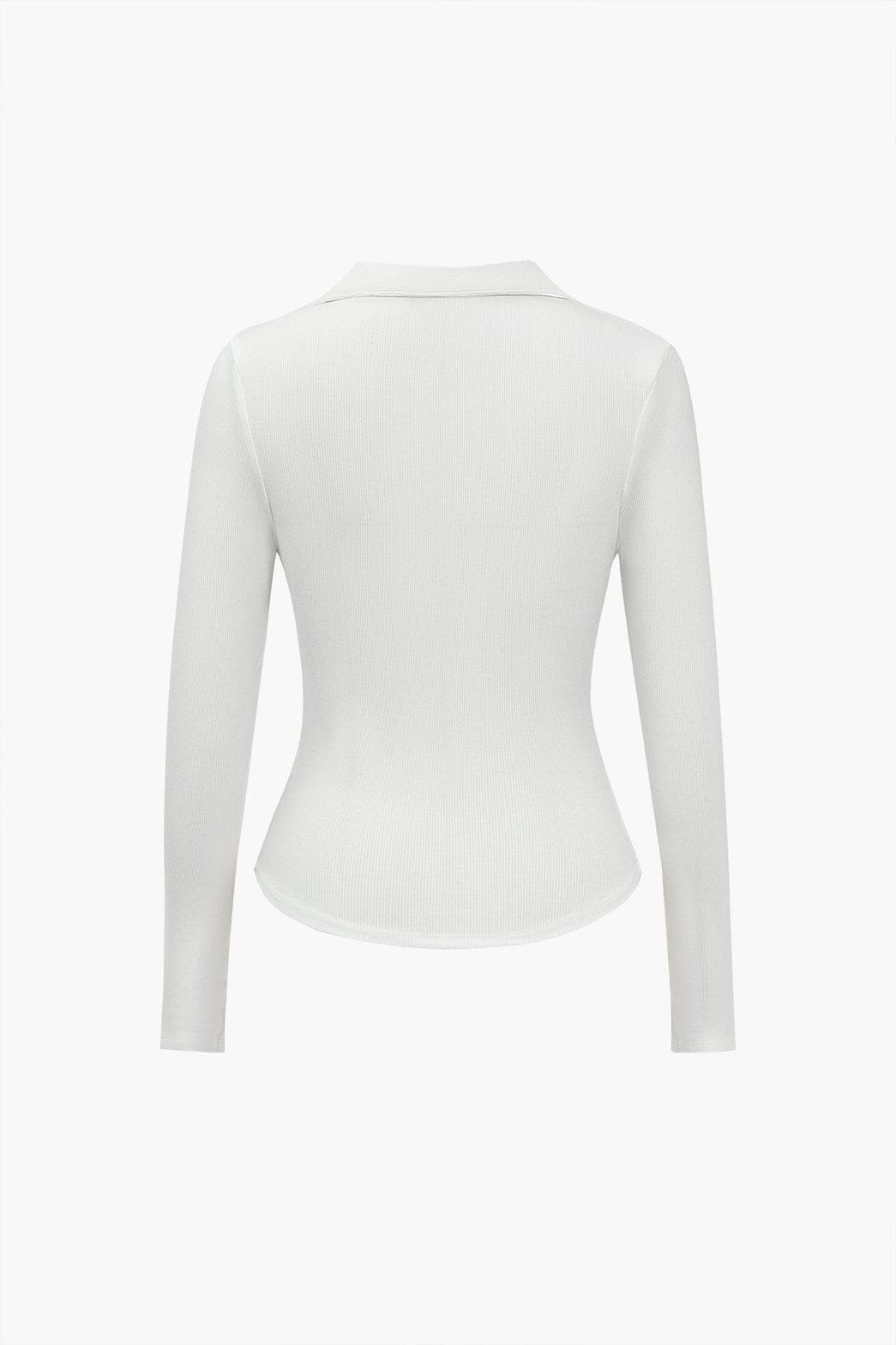 Top blanc col V boutonné vue de côté soleil