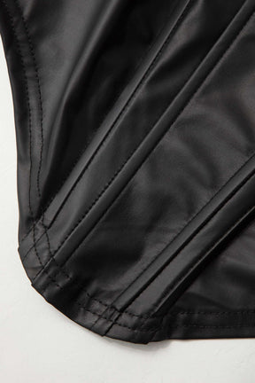 Top corset asymétrique noir porté nuage