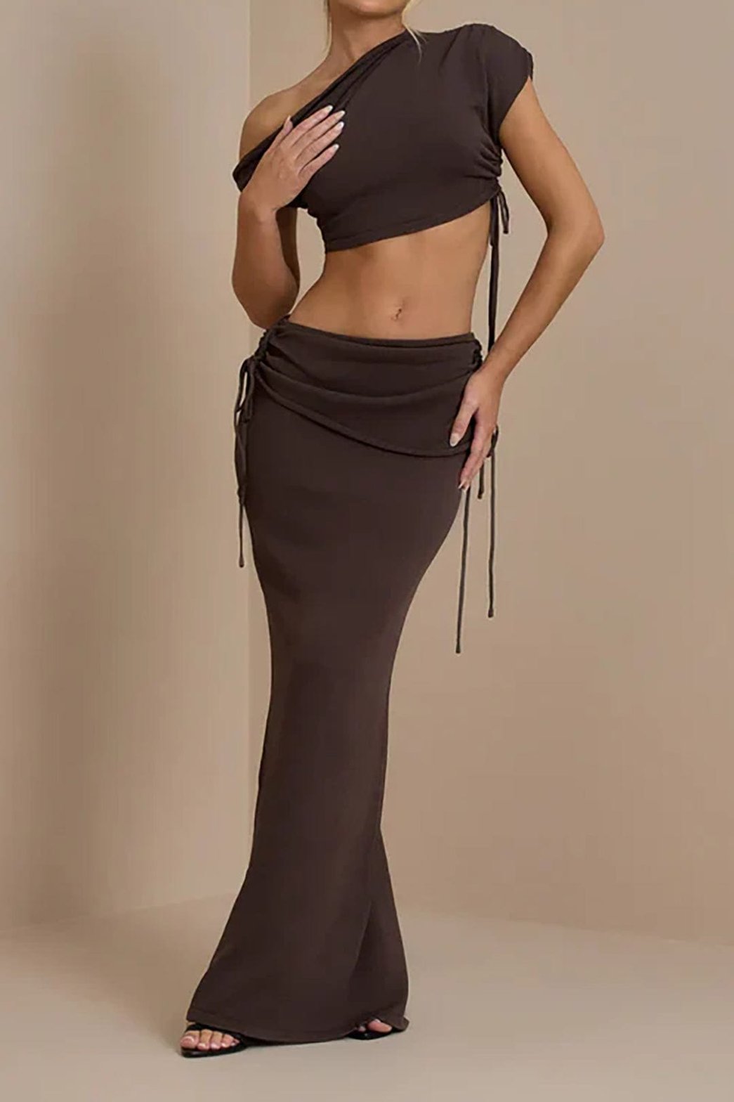 Top asymétrique noir élégant étoile
