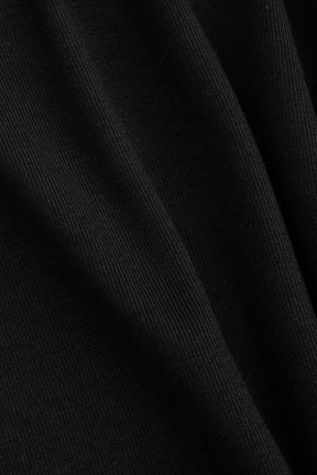 Top noir col rond avec nœud élégance