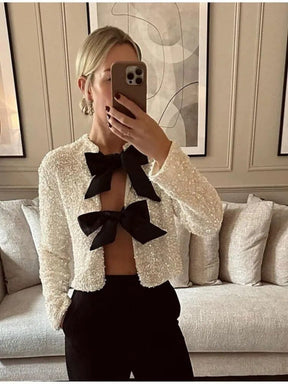 Top pailleté avec nœud papillon noir étincelle