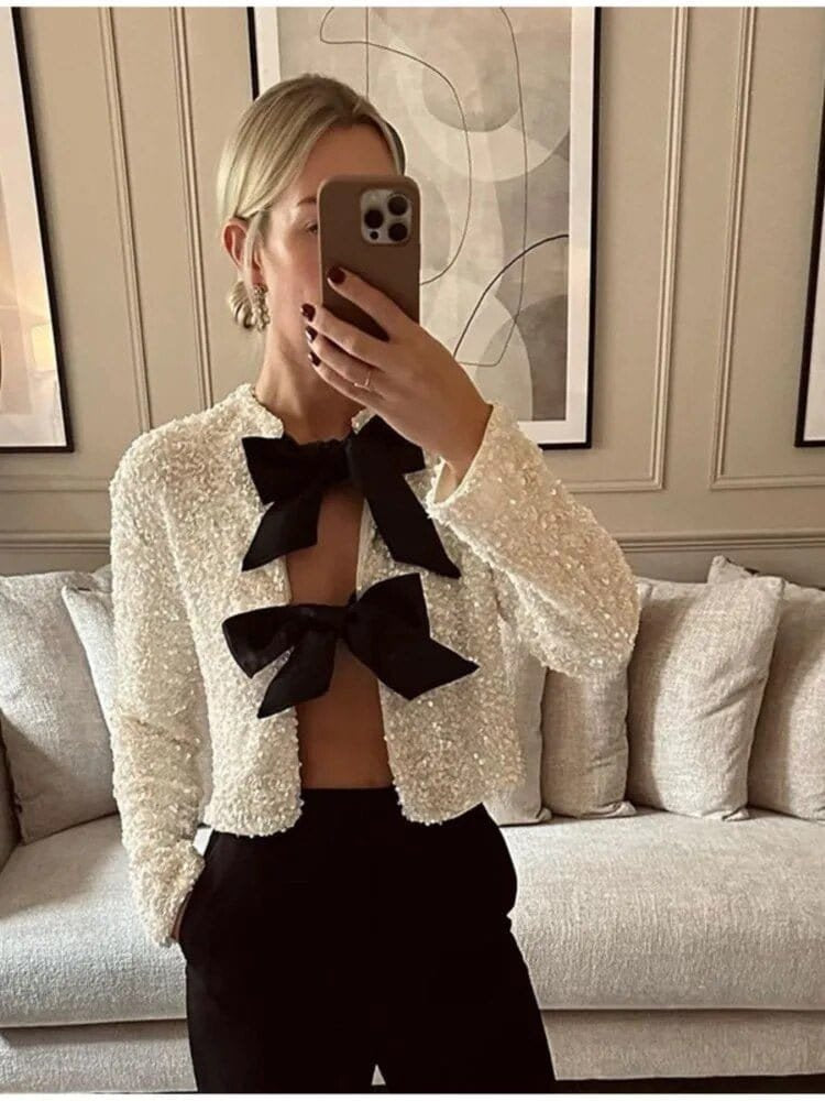 Top pailleté avec nœud papillon noir étincelle