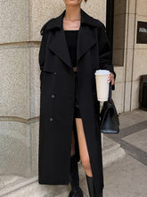 Trench-coat noir élégant urbain