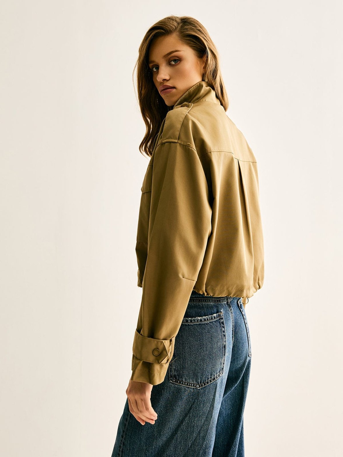 Trench moderne coupe ajustée liberté