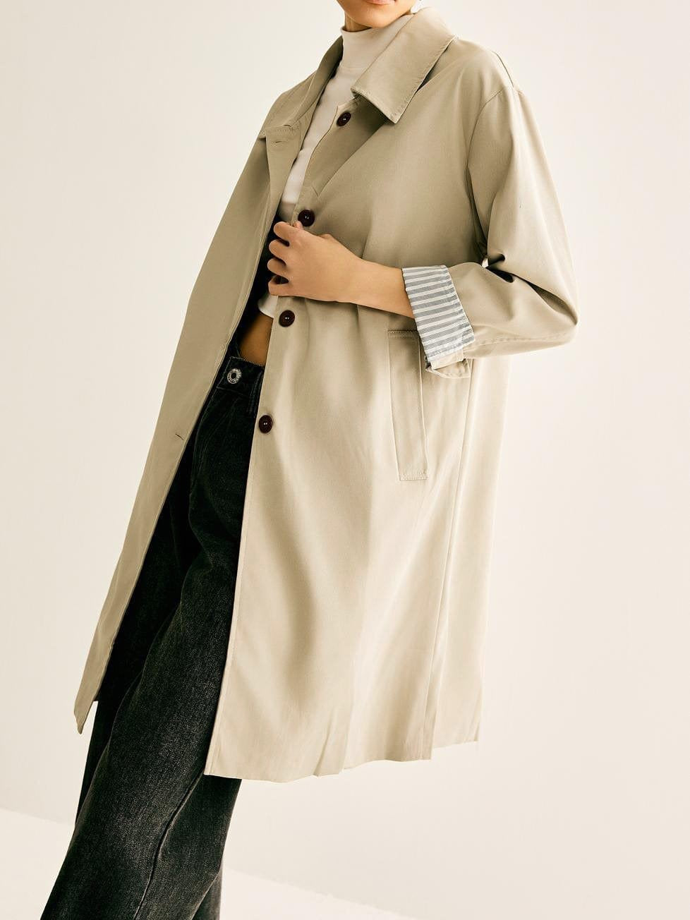 Trench beige détail de la ceinture - style