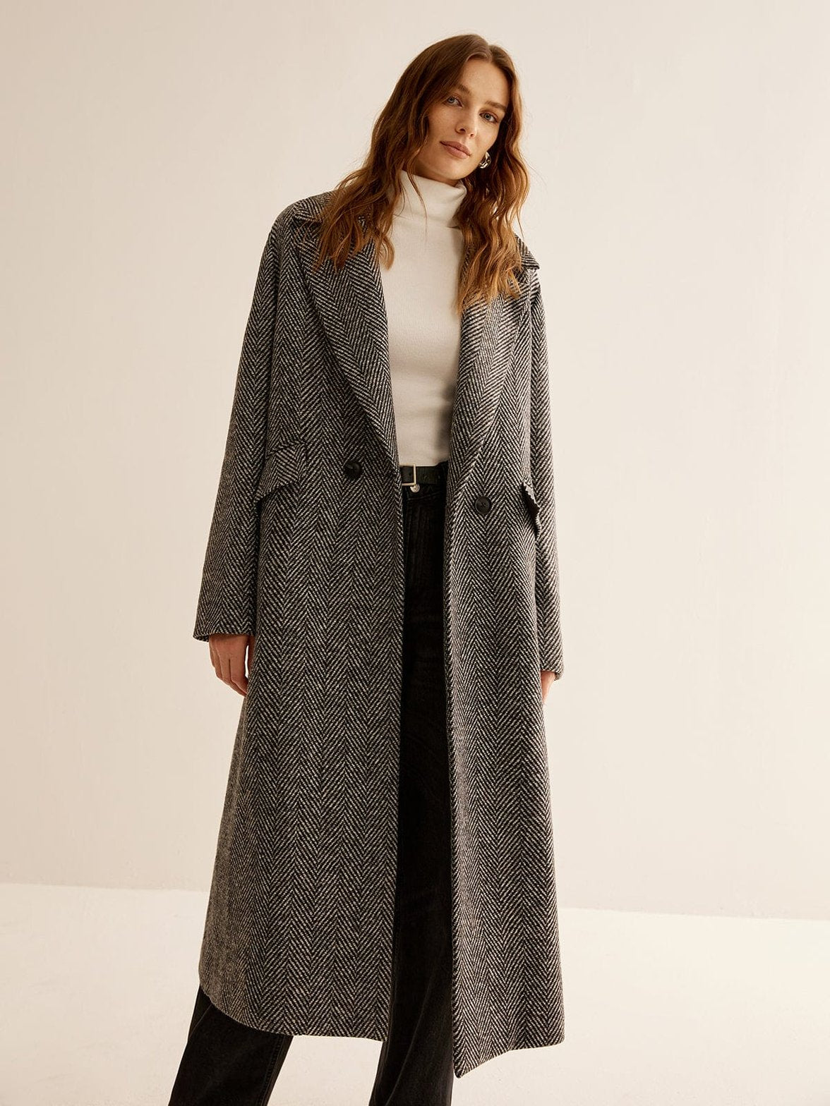 Trench long gris à chevrons détail manche finesse