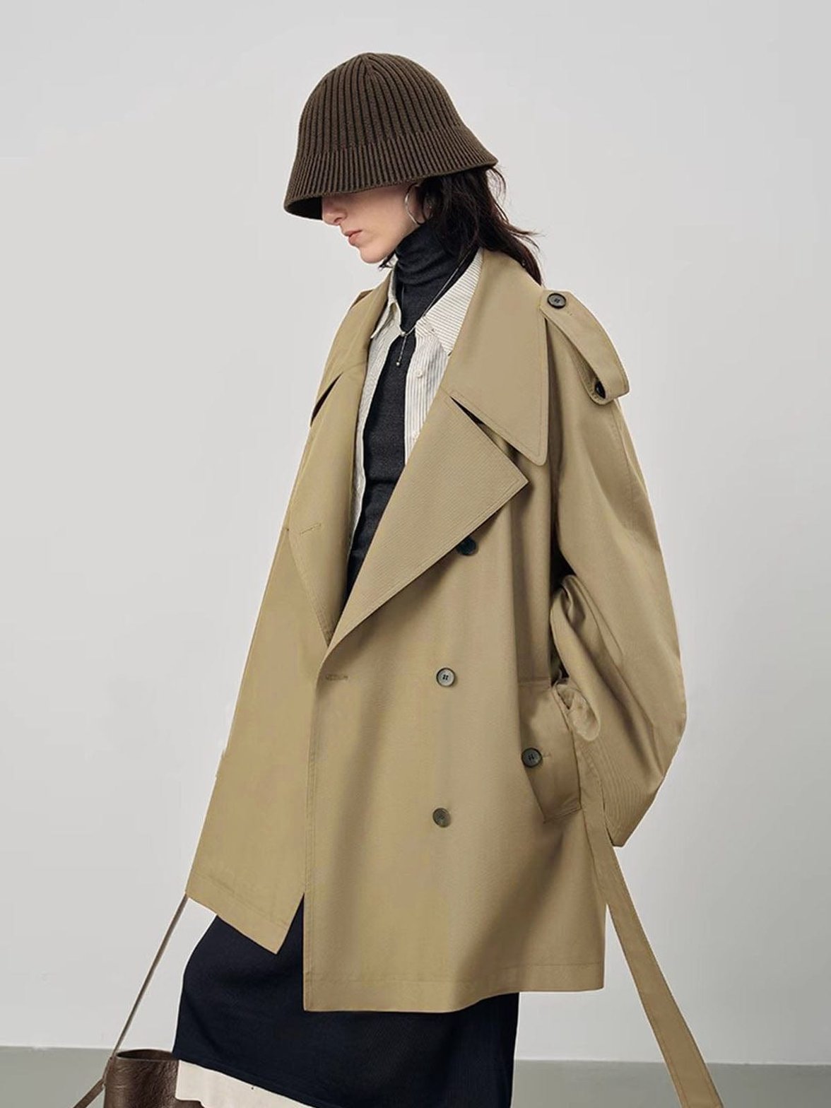 Trench beige oversize vue de face doux