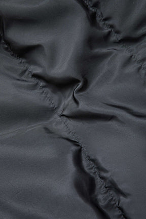 Veste courte noire vue de profil pluie