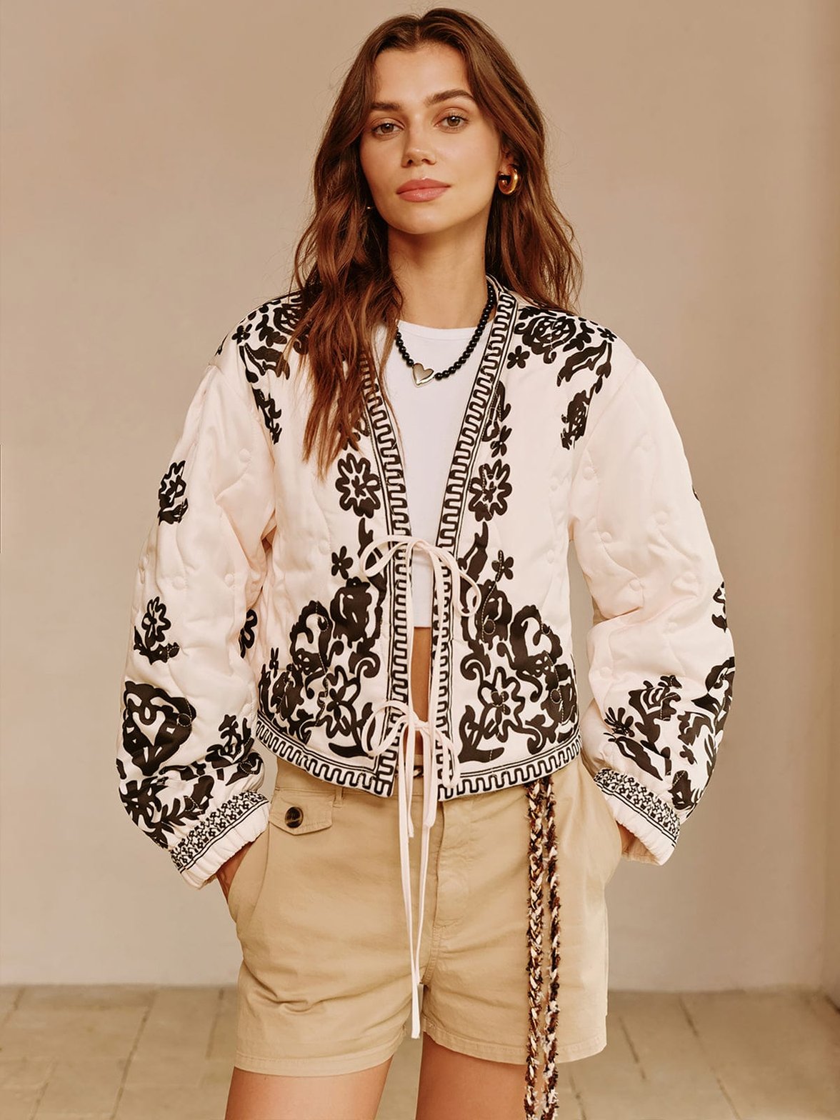 Veste bohème motif floral blanc et noir soleil
