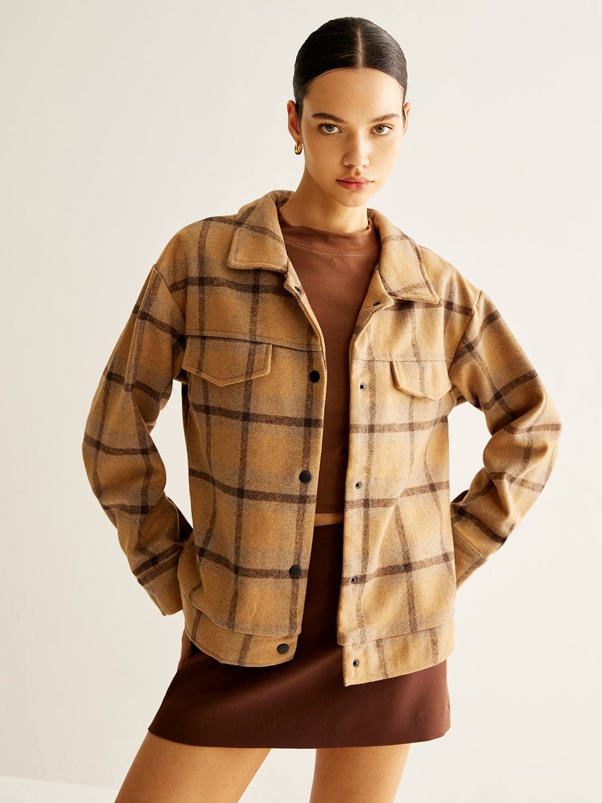 Veste à carreaux beige vue de face soleil