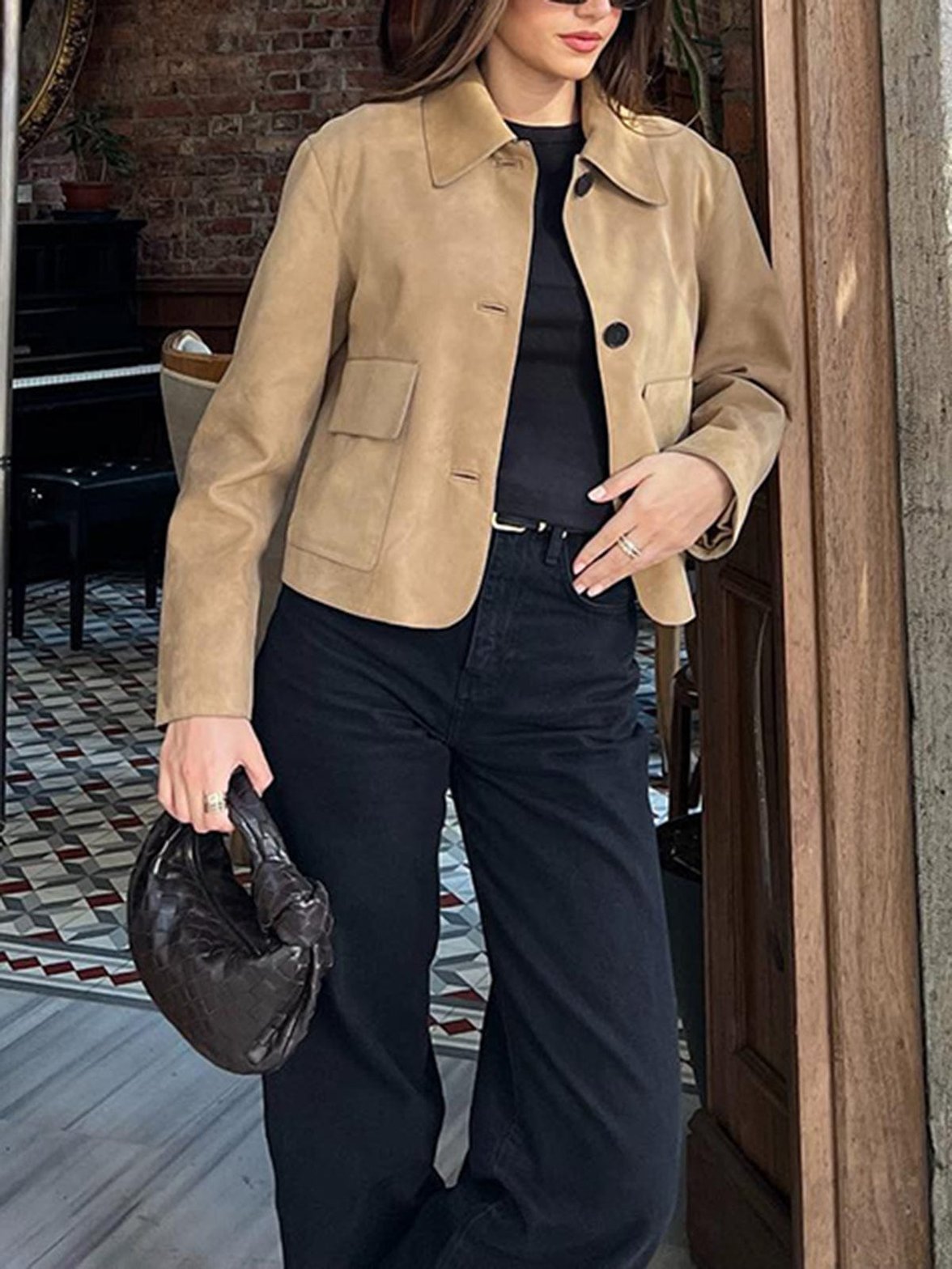 Veste courte beige boutonnée style casual légèreté
