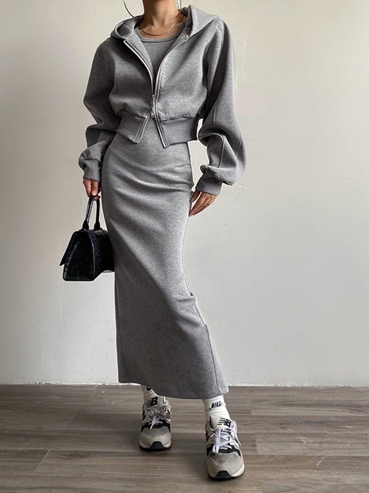 Veste courte grise à capuche style sport étincelle