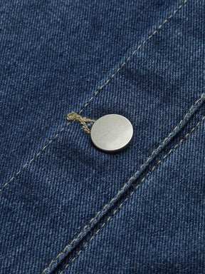 Détail col veste en jean pluie