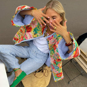 Veste florale portée style décontracté rosée