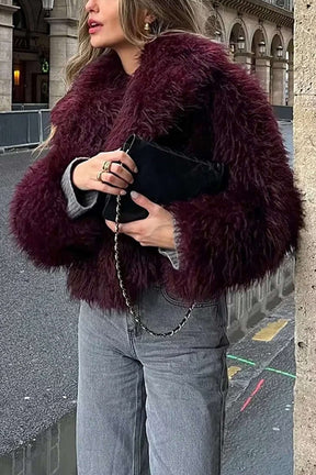 Veste pelucheuse bordeaux glamour