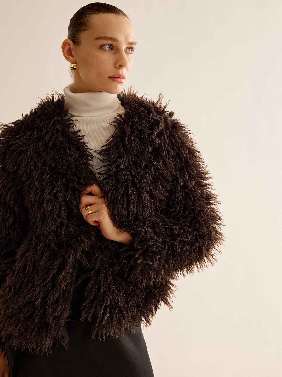 Veste fourrure synthétique marron détail finitions vent