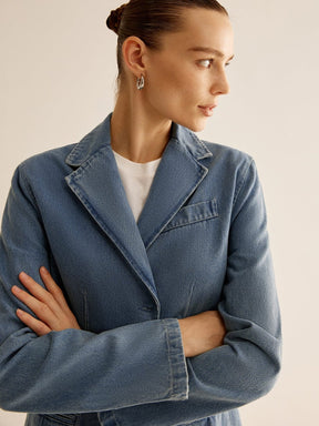 Veste en jean délavé vue de dos nuage