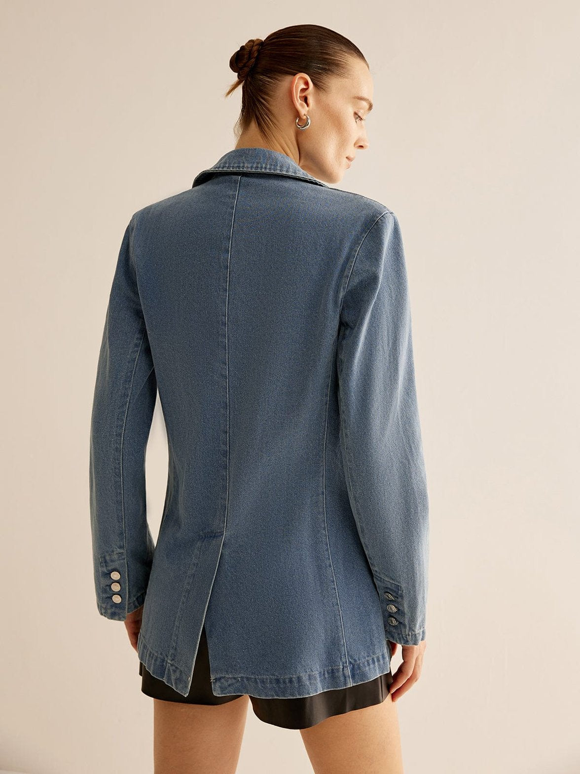 Veste en jean délavé vue portée vent