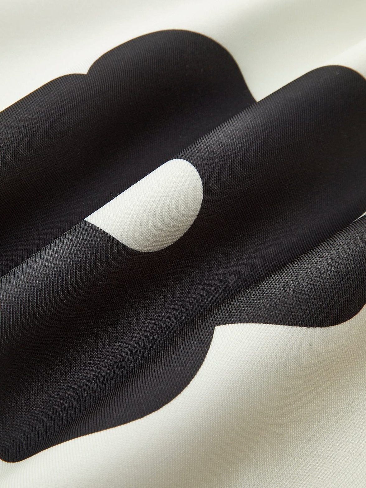 Veste fleurie motif contrasté profil légèreté