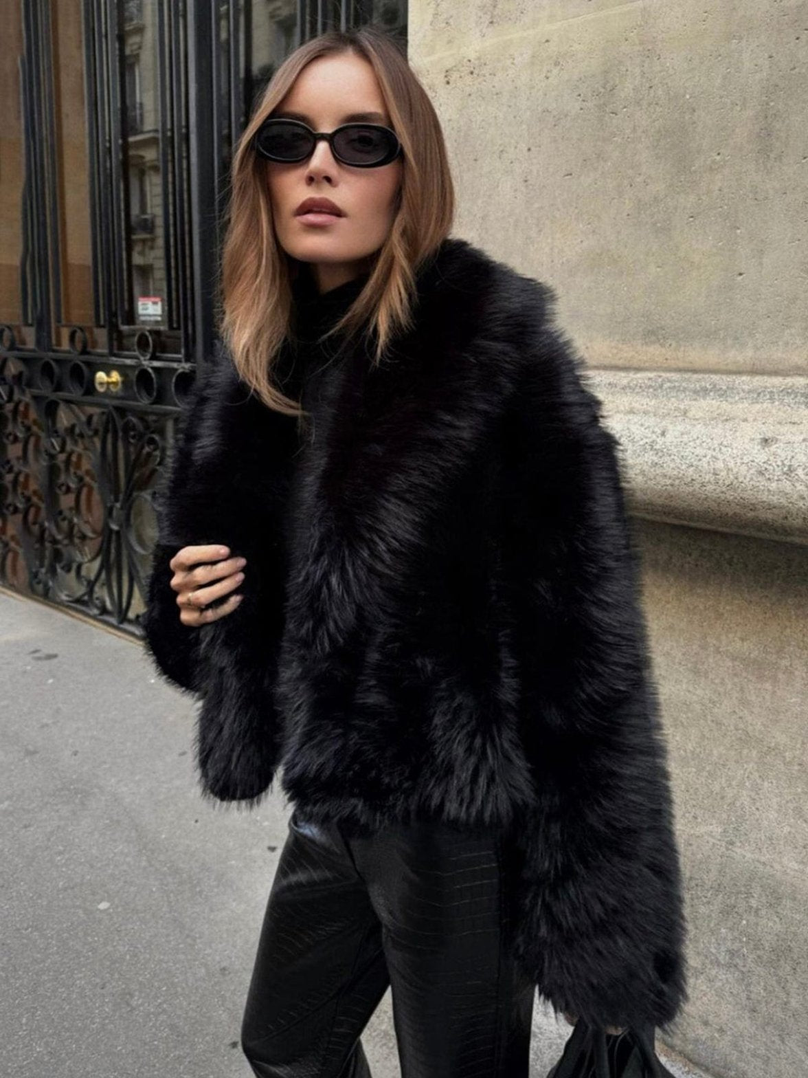 Veste élégante en fausse fourrure noire étoile