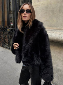 Veste élégante en fausse fourrure noire étoile