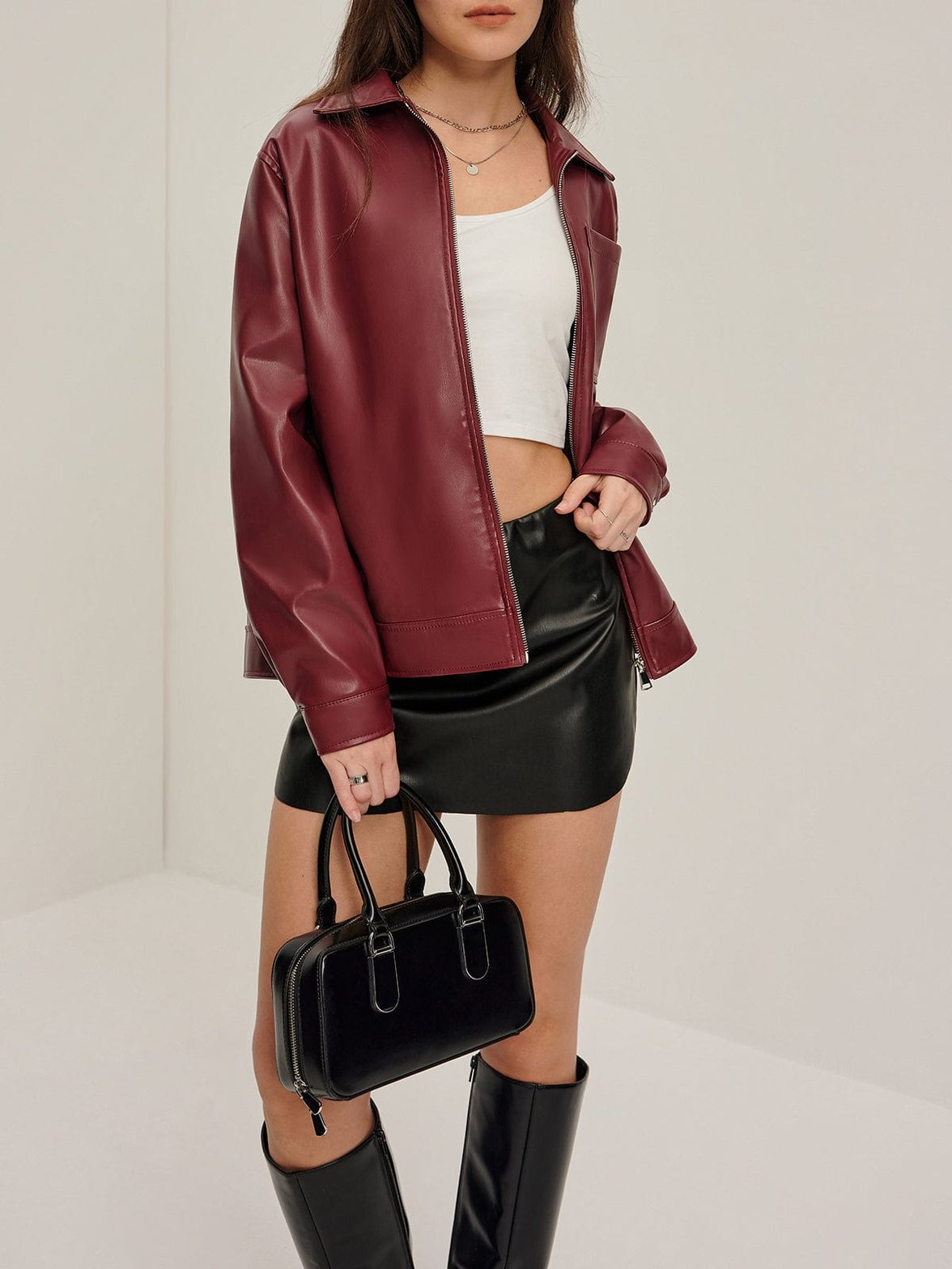 Veste simili cuir bordeaux vue de dos rubis