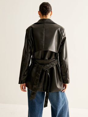 Vue complète veste simili cuir ceinturée allure