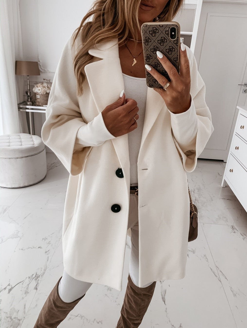 Veste longue élégante blanc crème soleil