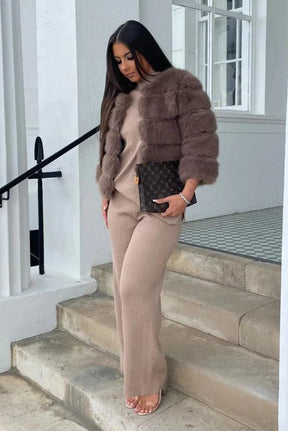 Vue dos veste fausse fourrure tendance