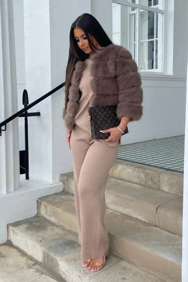 Vue dos veste fausse fourrure tendance