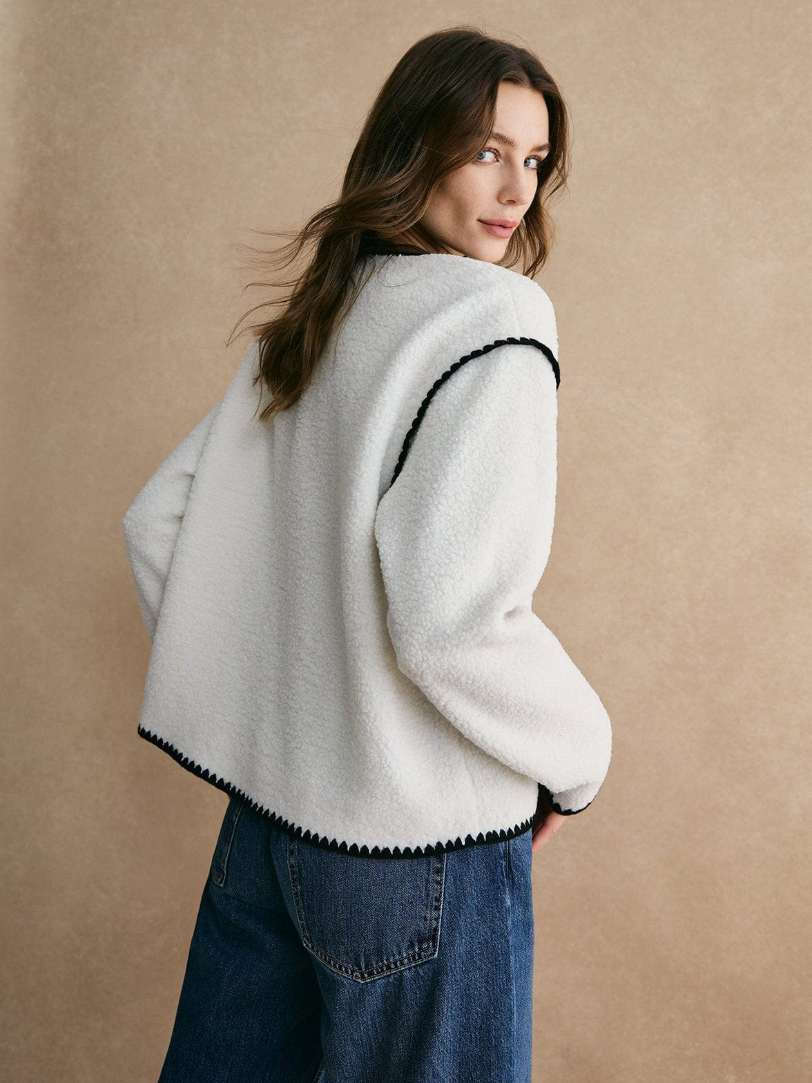 Veste minky blanche vue d'ensemble charme