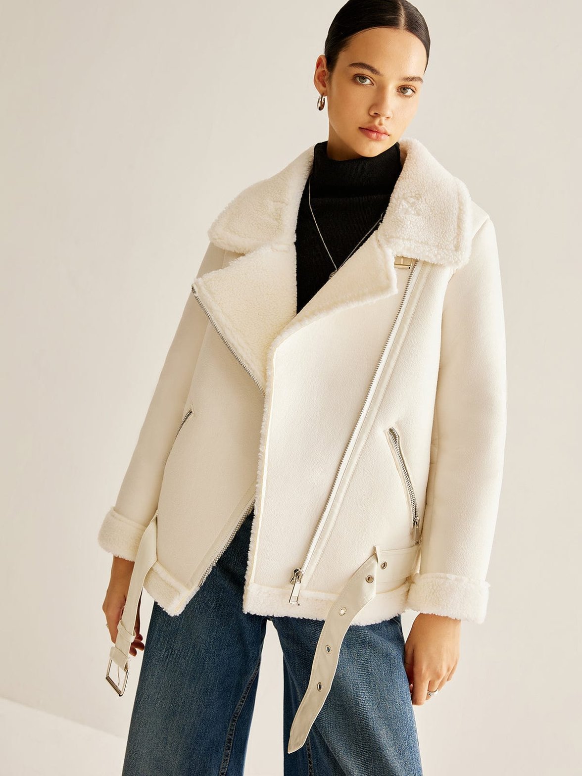 Veste asymétrique blanche vue de face douceur