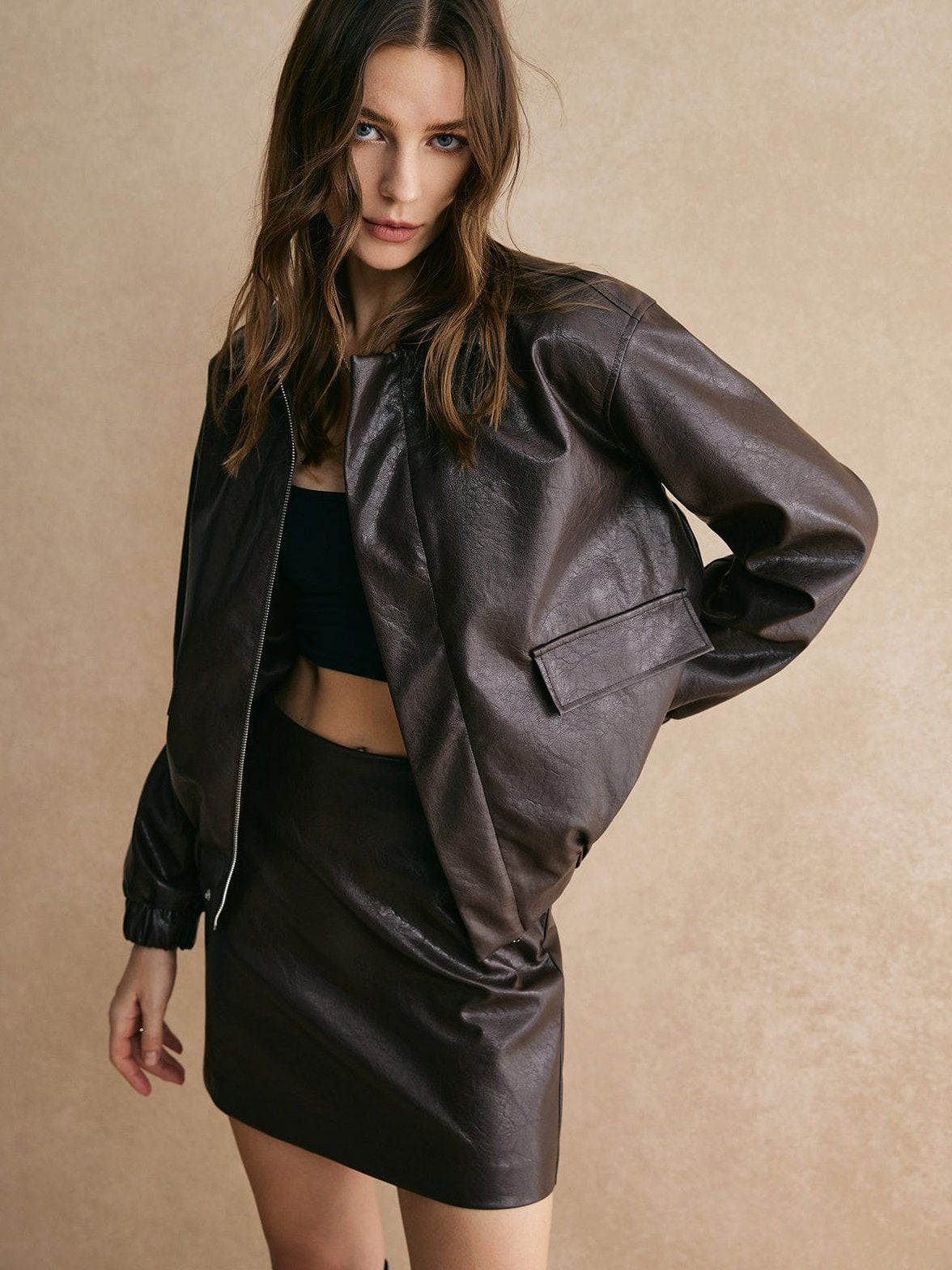 Veste simili cuir marron vue de face étoile